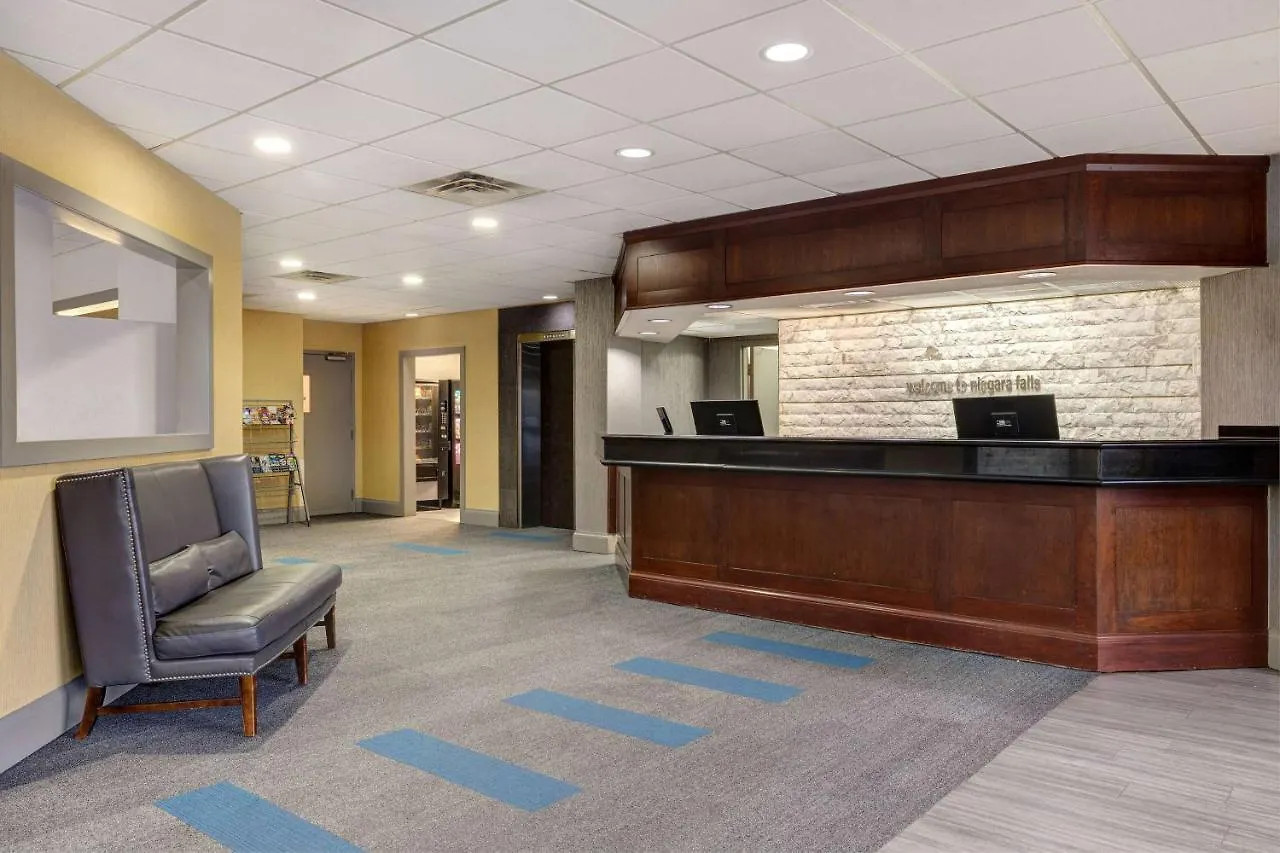 Days Inn By Wyndham Niagara Falls Near The Falls Hotel
