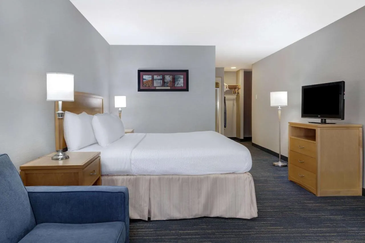 Days Inn By Wyndham Niagara Falls Near The Falls Hotel