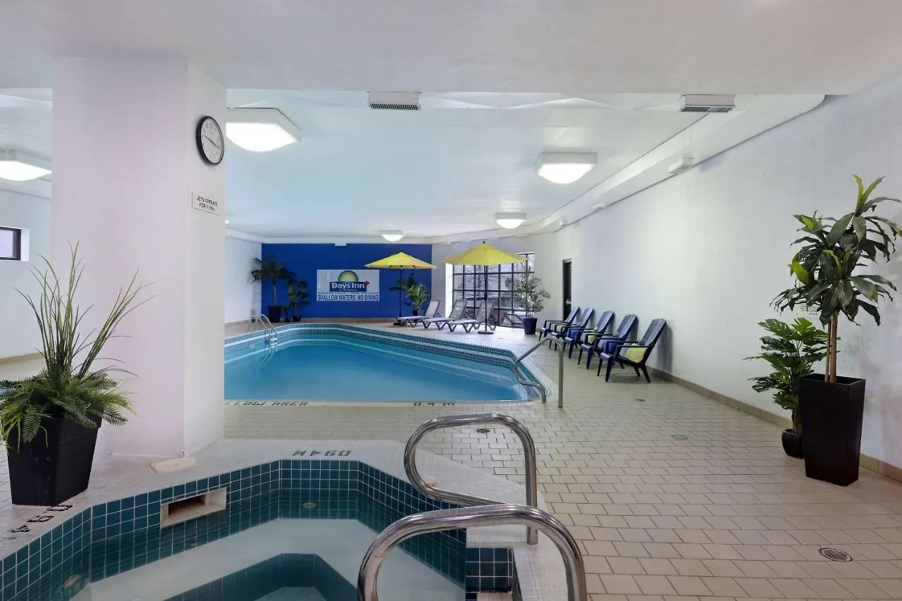 Days Inn By Wyndham Niagara Falls Near The Falls 2*,  Канада