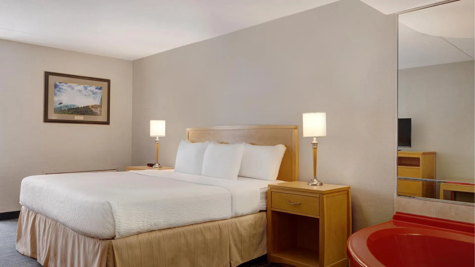 Days Inn By Wyndham Niagara Falls Near The Falls Отель