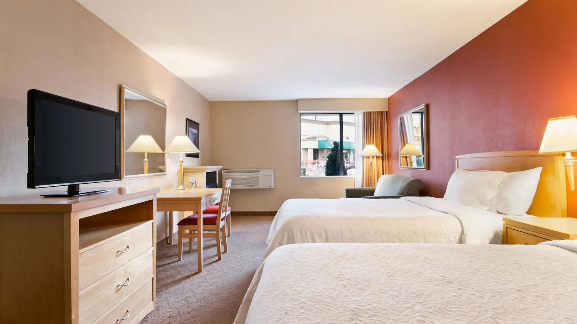 Отель Days Inn By Wyndham Niagara Falls Near The Falls
