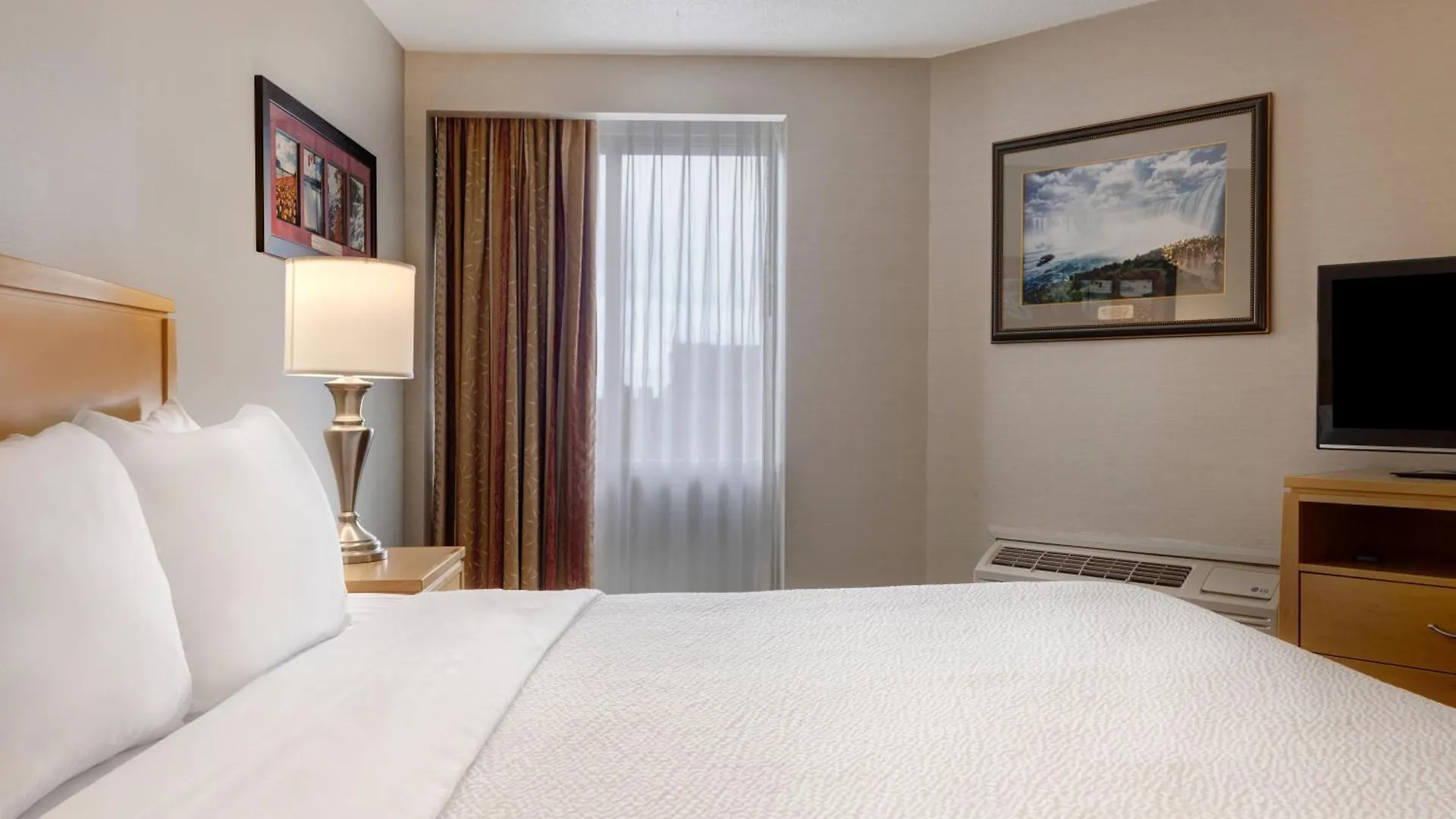 Days Inn By Wyndham Niagara Falls Near The Falls Канада