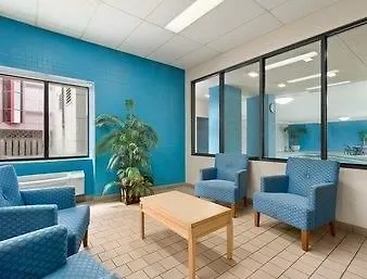 Days Inn By Wyndham Niagara Falls Near The Falls 2*,  Канада
