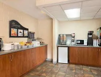 Days Inn By Wyndham Niagara Falls Near The Falls Отель