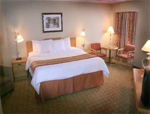 Отель Days Inn By Wyndham Niagara Falls Near The Falls